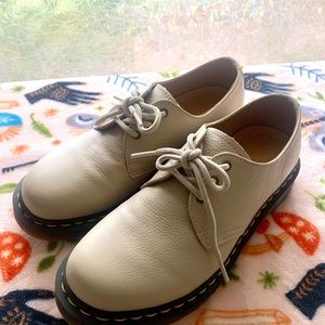Doc Martens cream colored size 8